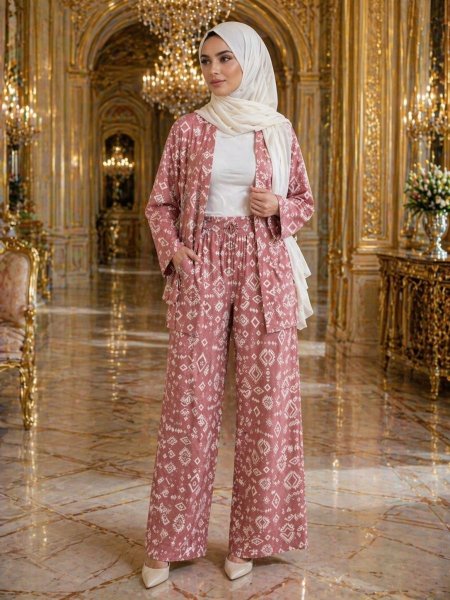 بدلة ربيعية مميزة